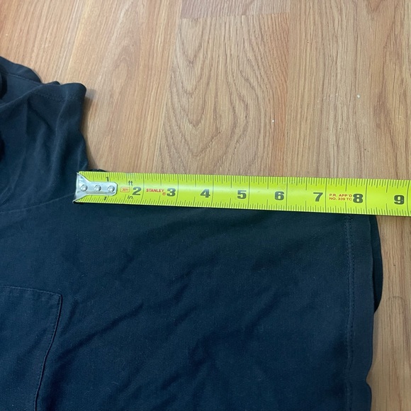 EUC Women’s Size Medium Calvin Klein Jeans Cropped Tee With Logo Patch Pocket - Picture 8 of 8